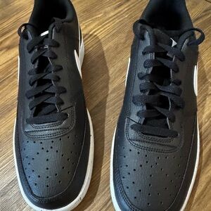 Nike Men's Black and White Sneakers